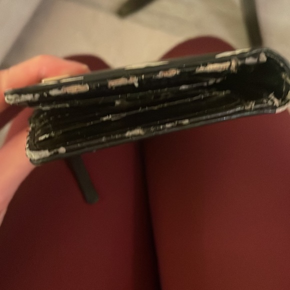 Used Kate Spade bow pattern wallet - Picture 8 of 11